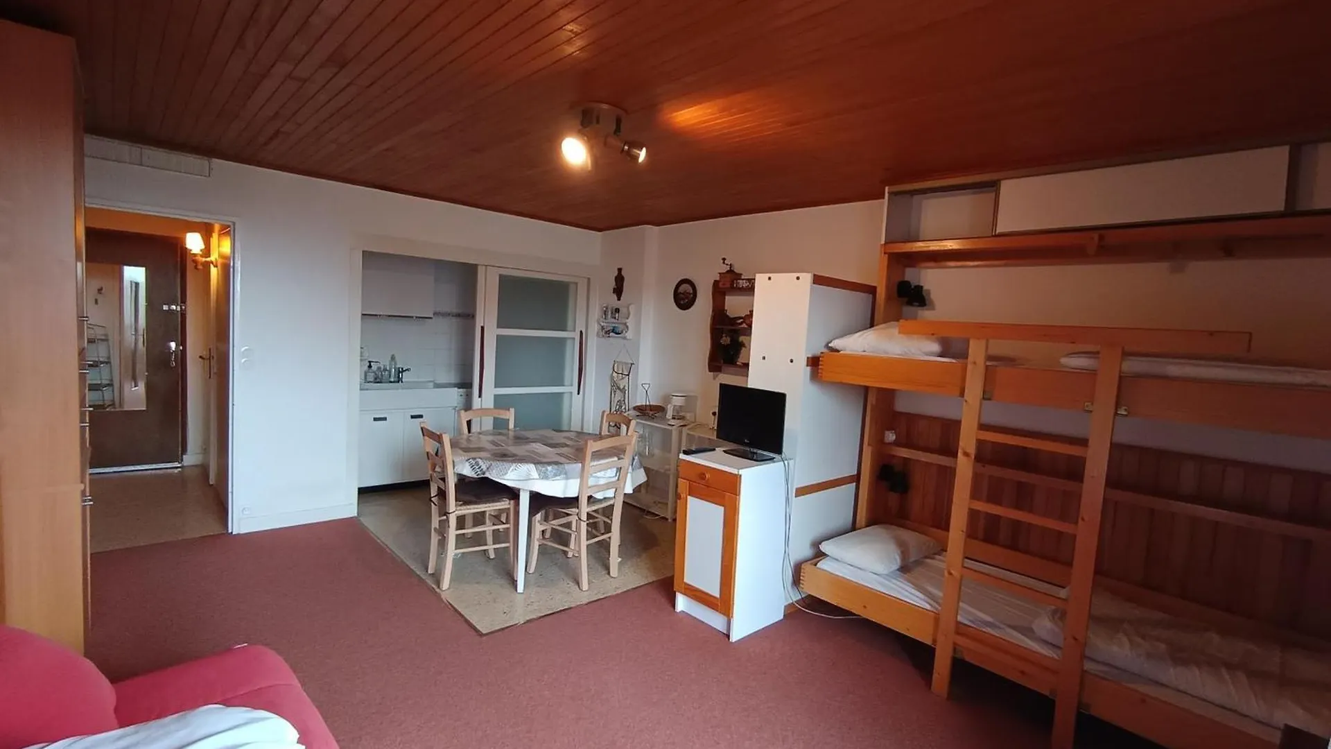 Petit Prix Studio 4 Pers. Proche Pistes Et Commerces Avec Balcon Sud, Acceptant Animaux - Fr-1-445-90 Montgenevre