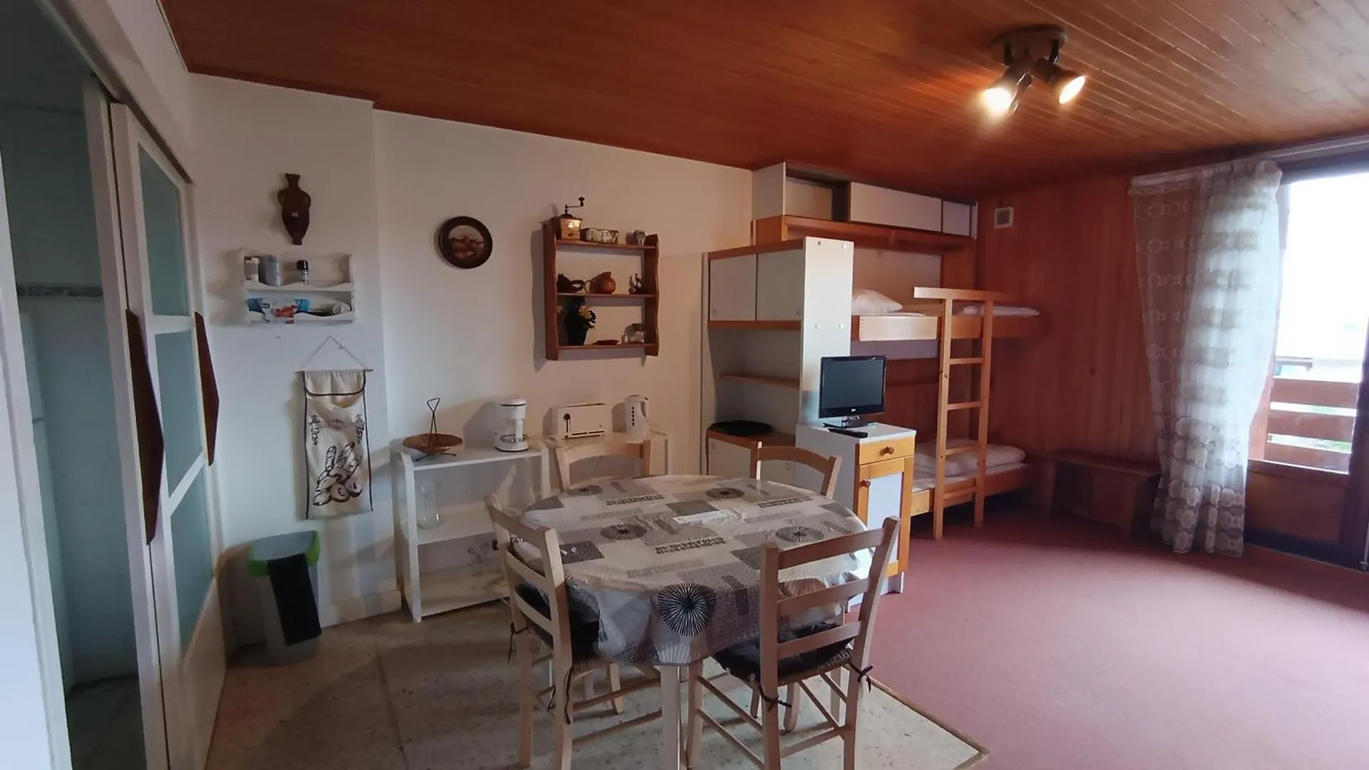 Petit Prix Studio 4 Pers. Proche Pistes Et Commerces Avec Balcon Sud, Acceptant Animaux - Fr-1-445-90 Montgenevre 0*,