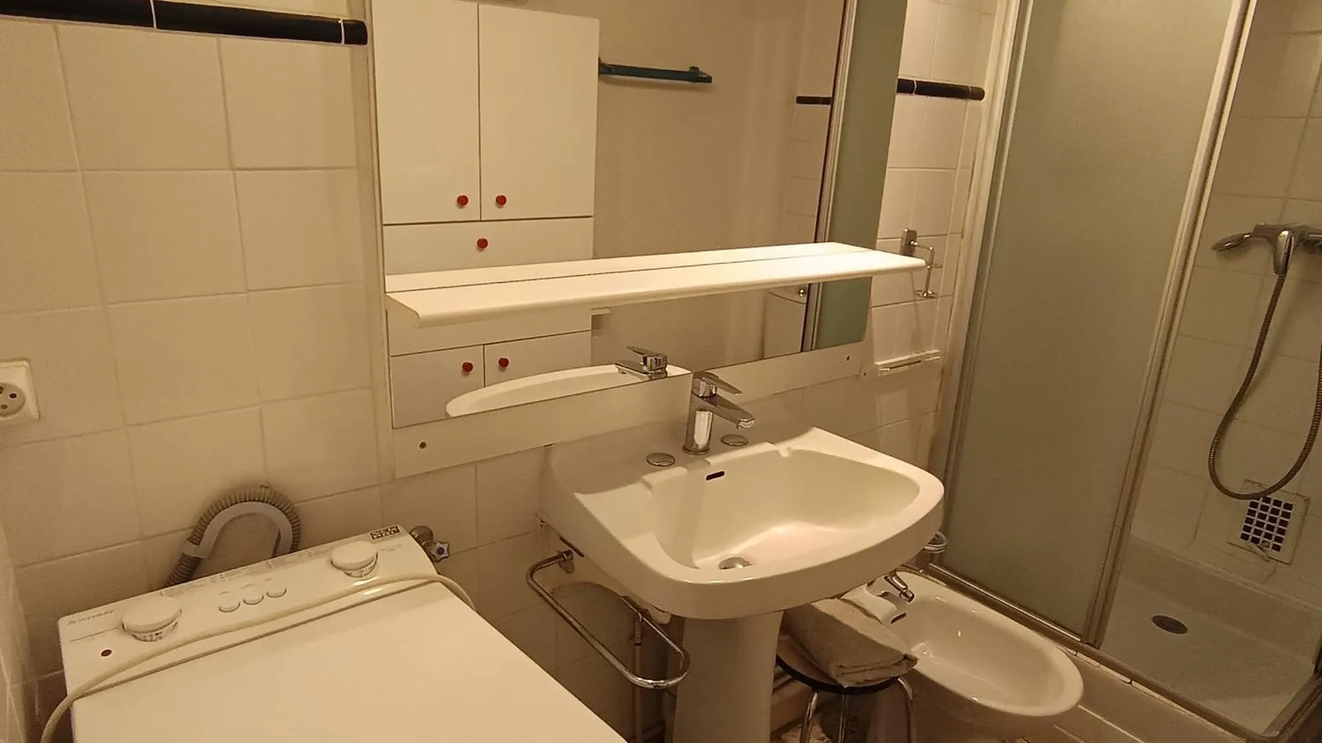 Apartment Petit Prix Studio 4 Pers. Proche Pistes Et Commerces Avec Balcon Sud, Acceptant Animaux - Fr-1-445-90 Montgenevre