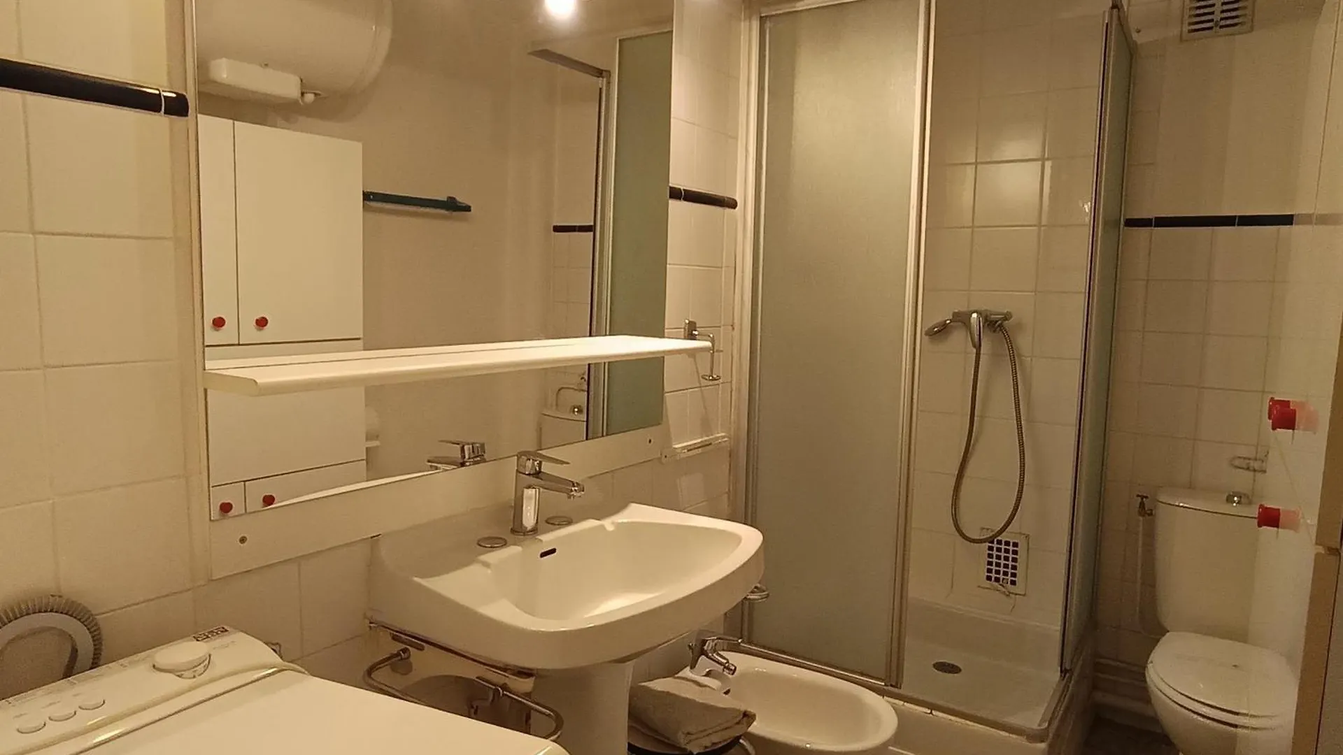 Petit Prix Studio 4 Pers. Proche Pistes Et Commerces Avec Balcon Sud, Acceptant Animaux - Fr-1-445-90 Montgenevre